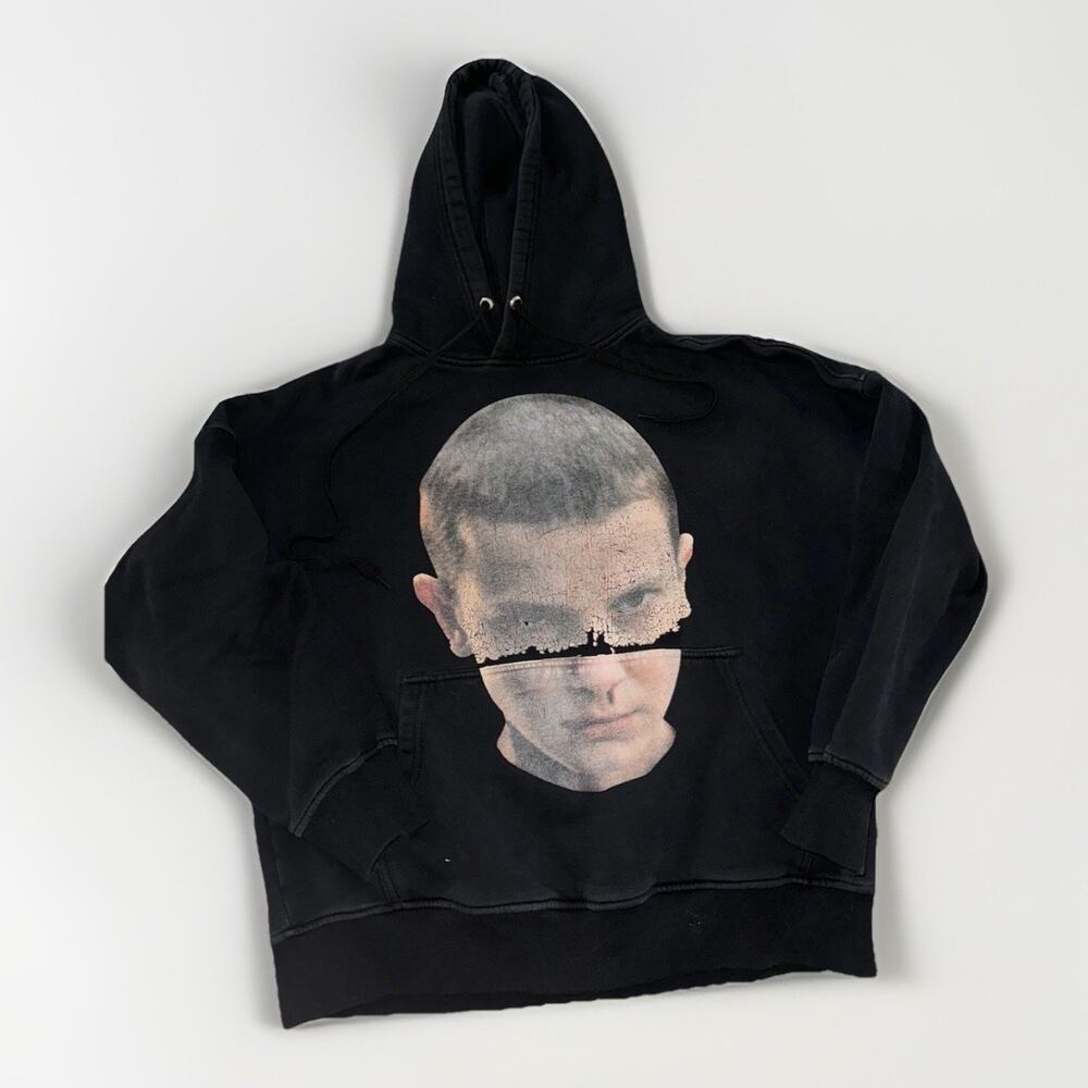 Oh Nom Uh Nit Paris Eleven Hoodie Black Medium Stranger Things Graphic 24x23